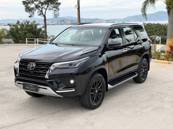 TOYOTA HILUX SW4 2.8 D-4D TURBO DIESEL SRX 7L 4X4 AUTOMÁTICO